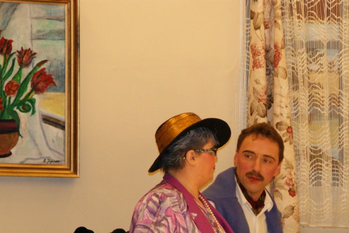Den unge mand - Otto, spillet af Lars Poulsen, og hans forældre Karen Margrethe og Verner spillet at Ninna Sørensen og Carsten Sørensen